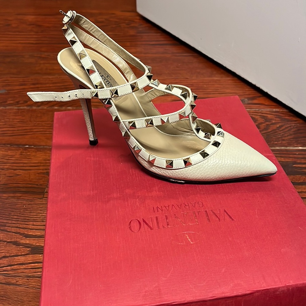 Valentino pumps in leather